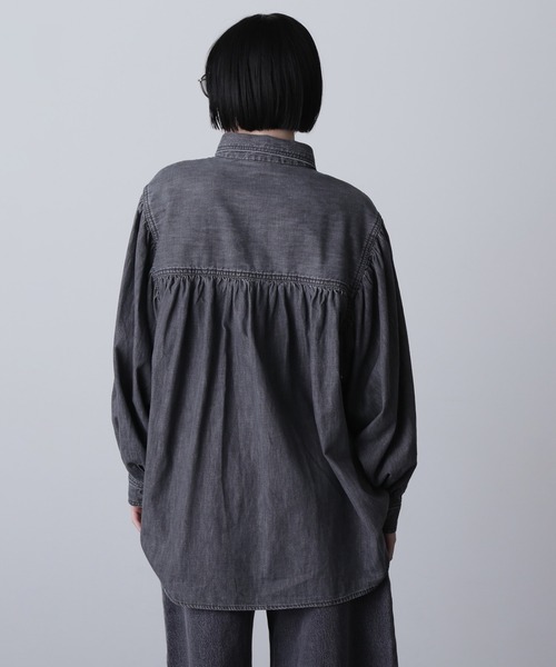ROSE BUD（ローズバッド）の「(GENE HEAVENS)VOLUME SLEEVE DENIM SHIRT WITH STUDS（シャツ/ブラウス・レディース・ブルー/ブラック・ONE SIZE）」の8枚目の写真