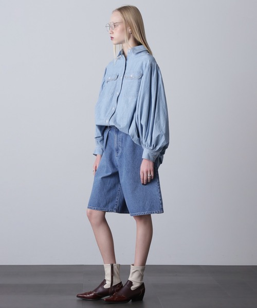 ROSE BUD（ローズバッド）の「(GENE HEAVENS)VOLUME SLEEVE DENIM SHIRT WITH STUDS（シャツ/ブラウス・レディース・ブルー/ブラック・ONE SIZE）」の10枚目の写真