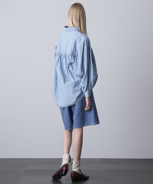 ROSE BUD（ローズバッド）の「(GENE HEAVENS)VOLUME SLEEVE DENIM SHIRT WITH STUDS（シャツ/ブラウス・レディース・ブルー/ブラック・ONE SIZE）」の11枚目の写真