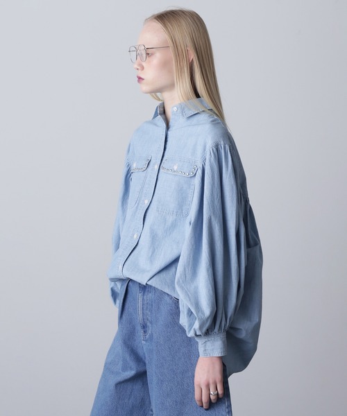 ROSE BUD（ローズバッド）の「(GENE HEAVENS)VOLUME SLEEVE DENIM SHIRT WITH STUDS（シャツ/ブラウス・レディース・ブルー/ブラック・ONE SIZE）」の12枚目の写真