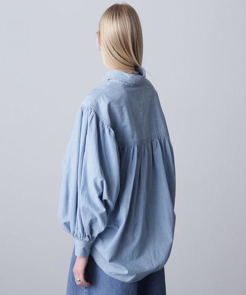 ROSE BUD（ローズバッド）の「(GENE HEAVENS)VOLUME SLEEVE DENIM SHIRT WITH STUDS（シャツ/ブラウス・レディース・ブルー/ブラック・ONE SIZE）」の13枚目の写真