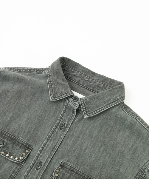 ROSE BUD（ローズバッド）の「(GENE HEAVENS)VOLUME SLEEVE DENIM SHIRT WITH STUDS（シャツ/ブラウス・レディース・ブルー/ブラック・ONE SIZE）」の21枚目の写真