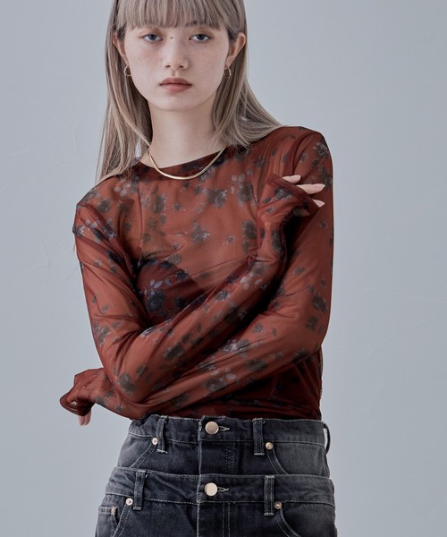 etoll.(エトル)の「ローズプリントシアートップス(Tシャツ/カットソー・レディース・ホワイト/アイボリー/ボルドー/ベージュ・M)」の19枚目の写真