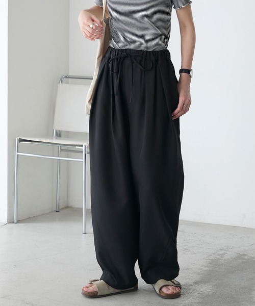 BONLECILL（ボンルシール）の「リネンライクイージーバレル2タックパンツ（スラックス・レディース・ベージュ/スミクロ/チャコールグレー/ブラック・M/L）」の16枚目の写真