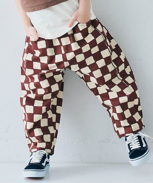 p.premier（ピードットプルミエ）の「【ジュニア対応】イロチ買いしたい総柄ツイルバレルレッグパンツ（その他パンツ・キッズ・イエロー/ネイビー/チャコール/レッド/グリーン/ブラウン/カーキ/アイボリー/ブラック・140/130/120/110/100/90/80）」の4枚目の写真