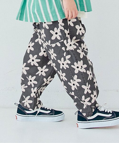 p.premier（ピードットプルミエ）の「【ジュニア対応】イロチ買いしたい総柄ツイルバレルレッグパンツ（その他パンツ・キッズ・イエロー/ネイビー/チャコール/レッド/グリーン/ブラウン/カーキ/アイボリー/ブラック・140/130/120/110/100/90/80）」の3枚目の写真