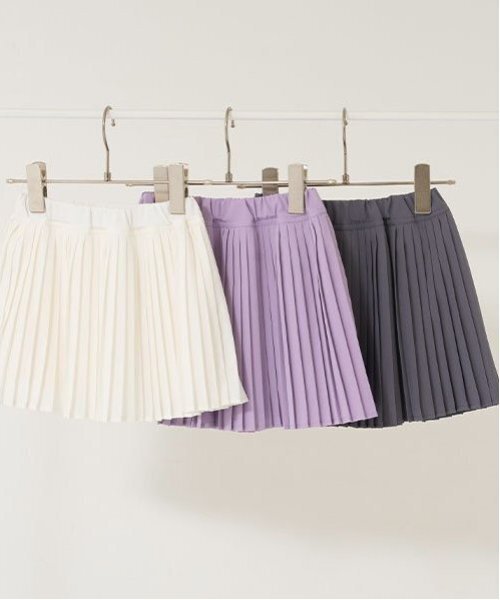 Lycee mine(リセマイン)の「プリーツスカート(インナーパンツ付き)【子供服】【キッズ】【女の子】(スカート・キッズ・チャコール/ラベンダー/オフホワイト・140cm/110cm/100cm/120cm/130cm/150cm)」の4枚目の写真