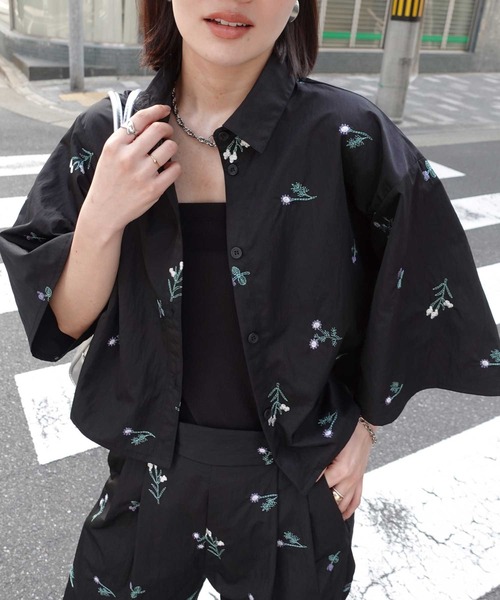 CORNERS(コーナーズ)の「ナイロンタフタ花柄刺繍ハーフスリーブシャツ【KR select】(シャツ/ブラウス・レディース・ベージュ系その他/ブラック・M)」の6枚目の写真