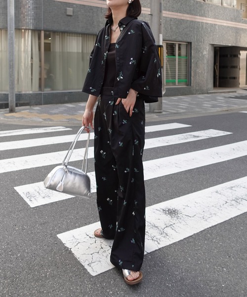 CORNERS(コーナーズ)の「ナイロンタフタ花柄刺繍ハーフスリーブシャツ【KR select】(シャツ/ブラウス・レディース・ベージュ系その他/ブラック・M)」の12枚目の写真