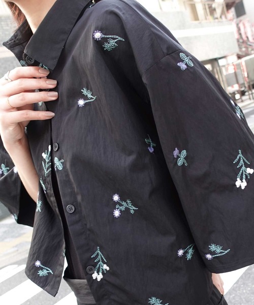 TNタフタ花柄刺繍ハーフスリーブブラウス ◎再入荷◎【2025新作】T/Nタフタ 花柄刺繍 ハーフスリーブ