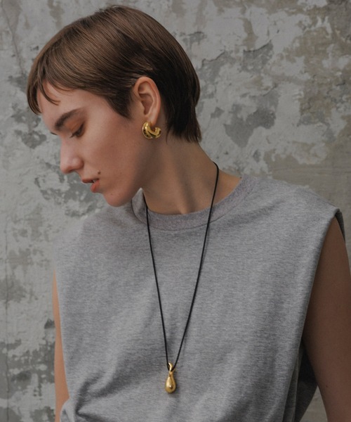 ADAM ET ROPE'（アダムエロペ）の「【EMOELLE】ダブルサークルピアス（ピアス（両耳用）・レディース・ゴールド系その他・FREE）」の2枚目の写真