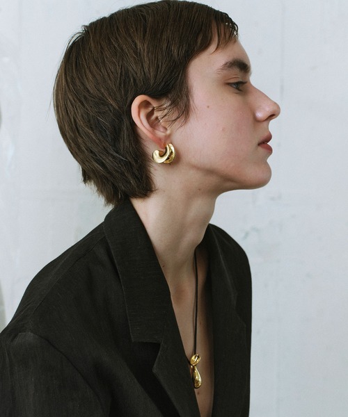 ADAM ET ROPE'（アダムエロペ）の「【EMOELLE】ダブルサークルピアス（ピアス（両耳用）・レディース・ゴールド系その他・FREE）」の6枚目の写真