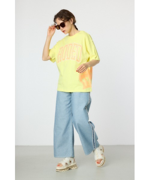RODEO CROWNS WIDE BOWL(ロデオクラウンズワイドボウル)の「ネオンロゴTシャツ(Tシャツ/カットソー・レディース・ライトイエロー/ブラック/ホワイト/ブルー・FREE)」の19枚目の写真