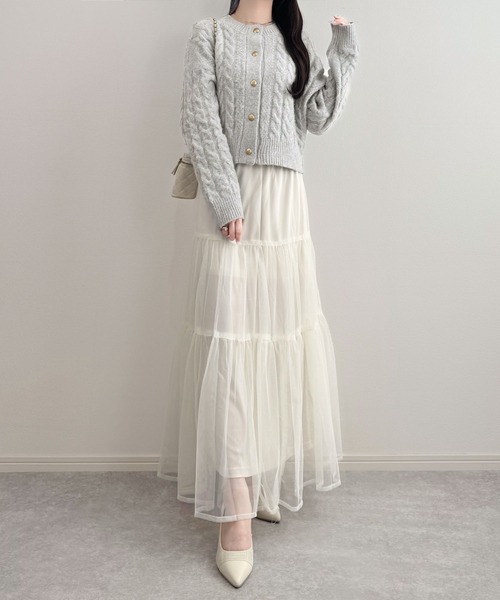 mily bilet（ミウィビレット）の「【mily bilet】ふわっと可愛く、きらっと上品。エンブレムボタンケーブルシャギーニットカーディガン（長袖）（カーディガン/ボレロ・レディース・グレー/チャコールグレー/ホワイト・X-LARGE/SMALL/MEDIUM/LARGE）」の20枚目の写真