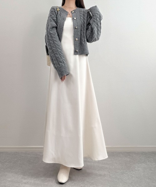 mily bilet（ミウィビレット）の「【mily bilet】ふわっと可愛く、きらっと上品。エンブレムボタンケーブルシャギーニットカーディガン（長袖）（カーディガン/ボレロ・レディース・グレー/チャコールグレー/ホワイト・X-LARGE/SMALL/MEDIUM/LARGE）」の15枚目の写真