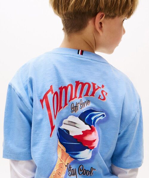 TOMMY HILFIGER（トミーヒルフィガー）の「BOYS フォトプリントスラブショートスリーブTシャツ（Tシャツ/カットソー・キッズ・ライトブルー/ホワイト・150cm/140cm/160cm/130cm）」の5枚目の写真