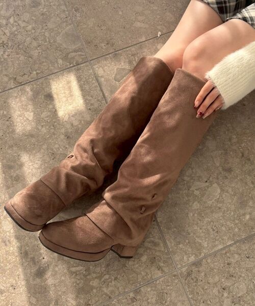 MAJESTIC LEGON（マジェスティックレゴン）の「マルチwayチェーンカバーロングブーツ（ブーツ・レディース・グレイッシュベージュ/ブラック・SMALL/MEDIUM/LARGE/X-LARGE）」の4枚目の写真