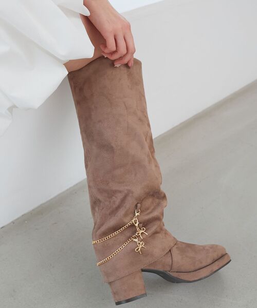 MAJESTIC LEGON（マジェスティックレゴン）の「マルチwayチェーンカバーロングブーツ（ブーツ・レディース・グレイッシュベージュ/ブラック・SMALL/MEDIUM/LARGE/X-LARGE）」の12枚目の写真