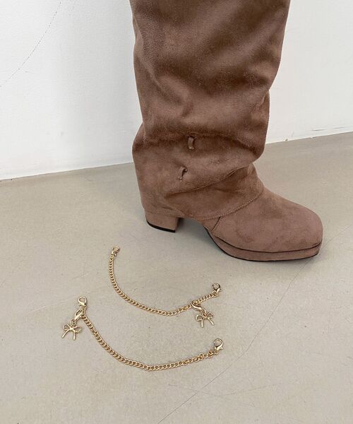 MAJESTIC LEGON（マジェスティックレゴン）の「マルチwayチェーンカバーロングブーツ（ブーツ・レディース・グレイッシュベージュ/ブラック・SMALL/MEDIUM/LARGE/X-LARGE）」の16枚目の写真