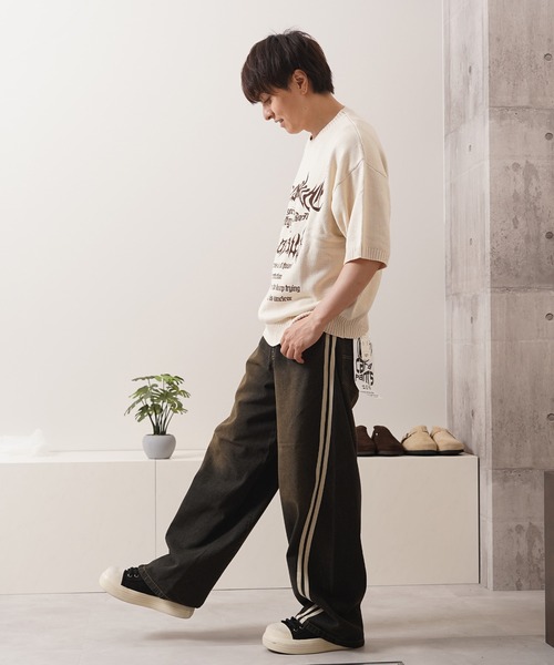 1111clothing(ワンフォークロージング)の「ツイストライン バレルレッグデニム ジーンズ / Twistline Barrel Leg Denim Jeans(デニムパンツ・メンズ・ブルー/サックスブルー/ブラック・M/L)」の14枚目の写真