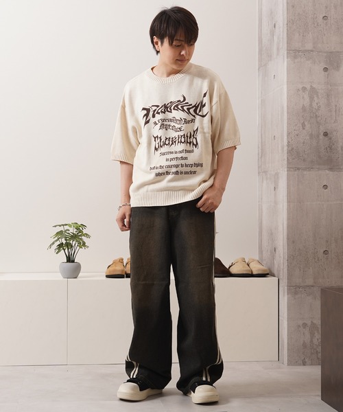 1111clothing(ワンフォークロージング)の「ツイストライン バレルレッグデニム ジーンズ / Twistline Barrel Leg Denim Jeans(デニムパンツ・メンズ・ブルー/サックスブルー/ブラック・M/L)」の13枚目の写真