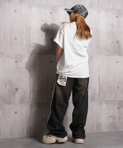 1111clothing(ワンフォークロージング)の「ツイストライン バレルレッグデニム ジーンズ / Twistline Barrel Leg Denim Jeans(デニムパンツ・メンズ・ブルー/サックスブルー/ブラック・M/L)」の12枚目の写真