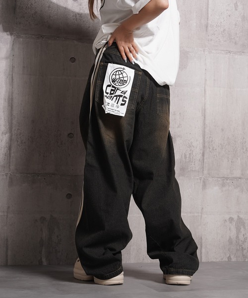 1111clothing(ワンフォークロージング)の「ツイストライン バレルレッグデニム ジーンズ / Twistline Barrel Leg Denim Jeans(デニムパンツ・メンズ・ブルー/サックスブルー/ブラック・M/L)」の9枚目の写真