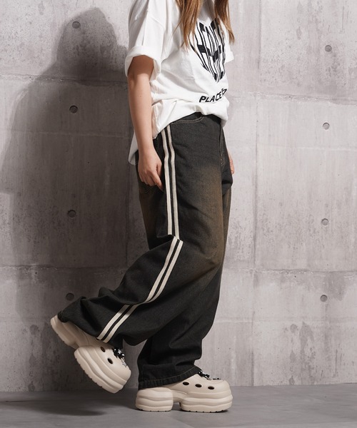 1111clothing(ワンフォークロージング)の「ツイストライン バレルレッグデニム ジーンズ / Twistline Barrel Leg Denim Jeans(デニムパンツ・メンズ・ブルー/サックスブルー/ブラック・M/L)」の8枚目の写真