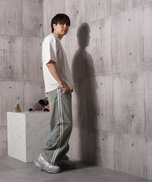 1111clothing(ワンフォークロージング)の「ツイストライン バレルレッグデニム ジーンズ / Twistline Barrel Leg Denim Jeans(デニムパンツ・メンズ・ブルー/サックスブルー/ブラック・M/L)」の22枚目の写真