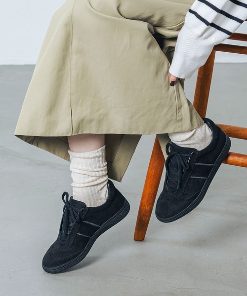 EVOL（イーボル）の「【S-LLサイズ展開・ふかふか】スエードレースアップスニーカー IZ5792（スニーカー・レディース・ブラウン/ブラック・S/M/L/LL）」の2枚目の写真