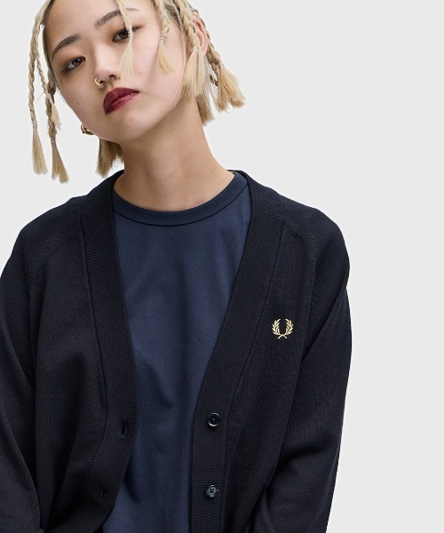 FRED PERRY（フレッドペリー）の「V-Neck Cardigan／Vネックカーディガン（カーディガン/ボレロ・レディース・ブラック/ダークベージュ/オートミール/ブラック系その他・10）」の7枚目の写真