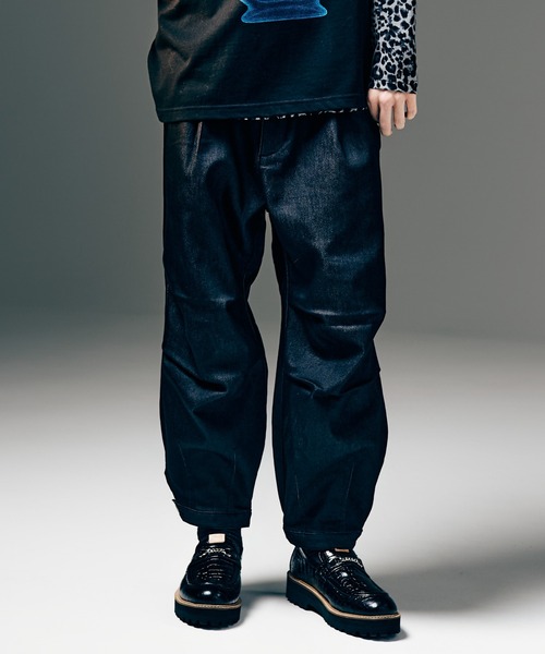 glamb（グラム）の「Deformed Knit Denim / ディフォームドニットデニム（デニムパンツ・メンズ・インディゴブルー/ブラック・S/M/L）」の2枚目の写真