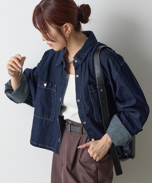 COLONY 2139（コロニートゥーワンスリーナイン）の「8ozデニムクロップドシャツ（シャツ/ブラウス・レディース・ネイビー/ダークブルー・FREE）」の2枚目の写真