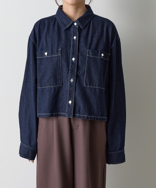 COLONY 2139（コロニートゥーワンスリーナイン）の「8ozデニムクロップドシャツ（シャツ/ブラウス・レディース・ネイビー/ダークブルー・FREE）」の4枚目の写真