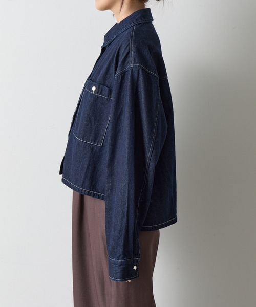 COLONY 2139（コロニートゥーワンスリーナイン）の「8ozデニムクロップドシャツ（シャツ/ブラウス・レディース・ネイビー/ダークブルー・FREE）」の5枚目の写真