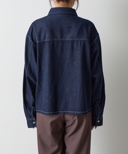 COLONY 2139（コロニートゥーワンスリーナイン）の「8ozデニムクロップドシャツ（シャツ/ブラウス・レディース・ネイビー/ダークブルー・FREE）」の6枚目の写真