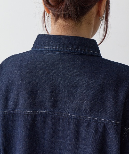 COLONY 2139（コロニートゥーワンスリーナイン）の「8ozデニムクロップドシャツ（シャツ/ブラウス・レディース・ネイビー/ダークブルー・FREE）」の7枚目の写真