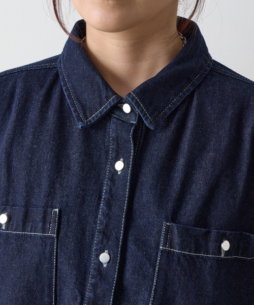 COLONY 2139（コロニートゥーワンスリーナイン）の「8ozデニムクロップドシャツ（シャツ/ブラウス・レディース・ネイビー/ダークブルー・FREE）」の8枚目の写真