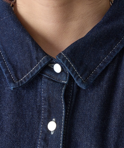 COLONY 2139（コロニートゥーワンスリーナイン）の「8ozデニムクロップドシャツ（シャツ/ブラウス・レディース・ネイビー/ダークブルー・FREE）」の13枚目の写真
