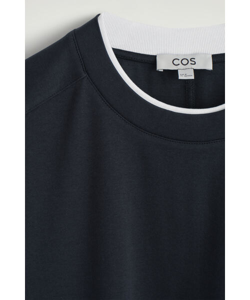COS（コス）の「オーバーサイズ レイヤードエフェクト Tシャツ（Tシャツ/カットソー・メンズ・ホワイト/ホワイト×ブラック・XL/M/S/XS/L）」の9枚目の写真