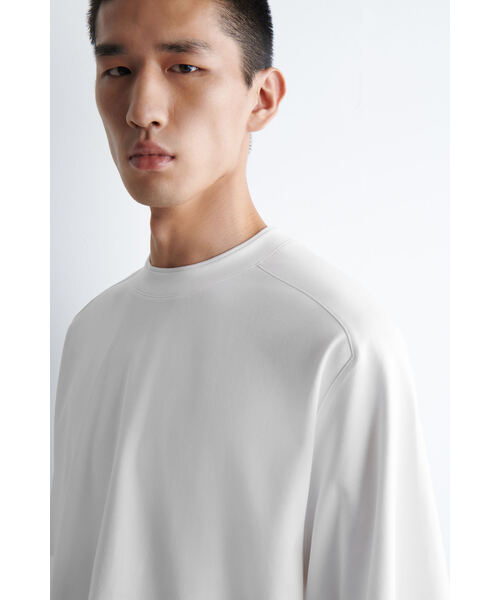 COS（コス）の「オーバーサイズ レイヤードエフェクト Tシャツ（Tシャツ/カットソー・メンズ・ホワイト/ホワイト×ブラック・XL/M/S/XS/L）」の13枚目の写真