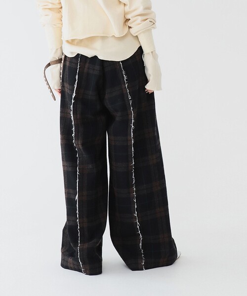 maturely（マチュアリー）の「【1/15再値下げ】maturely / リサイクルウール カットオフ スラックス（スラックス・レディース・ブラウン/ネイビー・1/0）」の5枚目の写真