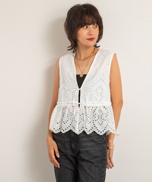 NOLLEY’S（ノーリーズ）の「【MAQWEL/マクウェル】《セットアップ対応》ウォッシャブルエンブロイダリーレースベスト（ベスト・レディース・オフホワイト/ブラック・FREE）」の6枚目の写真
