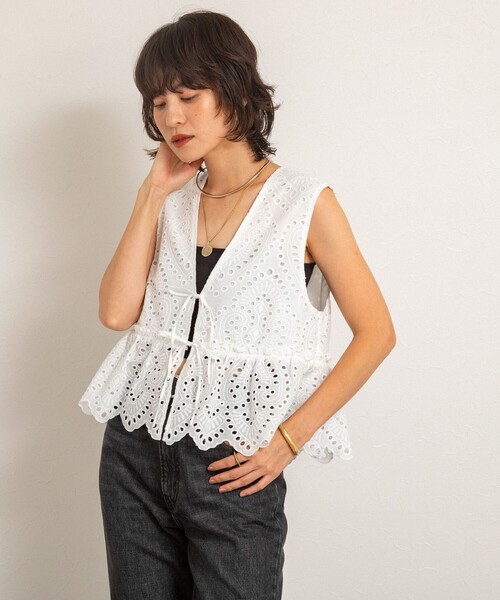NOLLEY’S（ノーリーズ）の「【MAQWEL/マクウェル】《セットアップ対応》ウォッシャブルエンブロイダリーレースベスト（ベスト・レディース・オフホワイト/ブラック・FREE）」の7枚目の写真