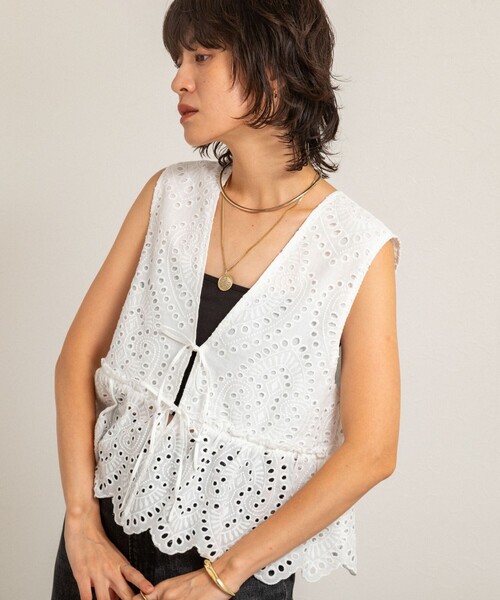 NOLLEY’S（ノーリーズ）の「【MAQWEL/マクウェル】《セットアップ対応》ウォッシャブルエンブロイダリーレースベスト（ベスト・レディース・オフホワイト/ブラック・FREE）」の9枚目の写真