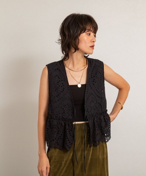 NOLLEY’S（ノーリーズ）の「【MAQWEL/マクウェル】《セットアップ対応》ウォッシャブルエンブロイダリーレースベスト（ベスト・レディース・オフホワイト/ブラック・FREE）」の16枚目の写真