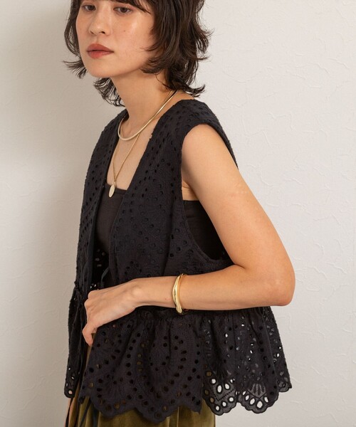 NOLLEY’S（ノーリーズ）の「【MAQWEL/マクウェル】《セットアップ対応》ウォッシャブルエンブロイダリーレースベスト（ベスト・レディース・オフホワイト/ブラック・FREE）」の17枚目の写真