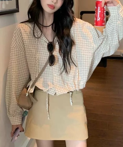LADY LIKE(レディライク)の「フード付きドロストヘムチェックシャツ(シャツ/ブラウス・レディース・ベージュ/ネイビー・M)」の11枚目の写真