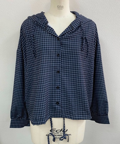 LADY LIKE(レディライク)の「フード付きドロストヘムチェックシャツ(シャツ/ブラウス・レディース・ベージュ/ネイビー・M)」の8枚目の写真