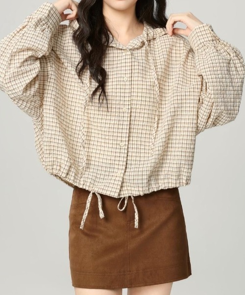 LADY LIKE(レディライク)の「フード付きドロストヘムチェックシャツ(シャツ/ブラウス・レディース・ベージュ/ネイビー・M)」の7枚目の写真